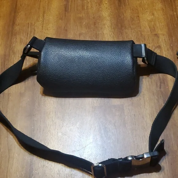 Black Leather Calvin Klein Belt Bag/Cross Body Bag New - Picture 5 of 12